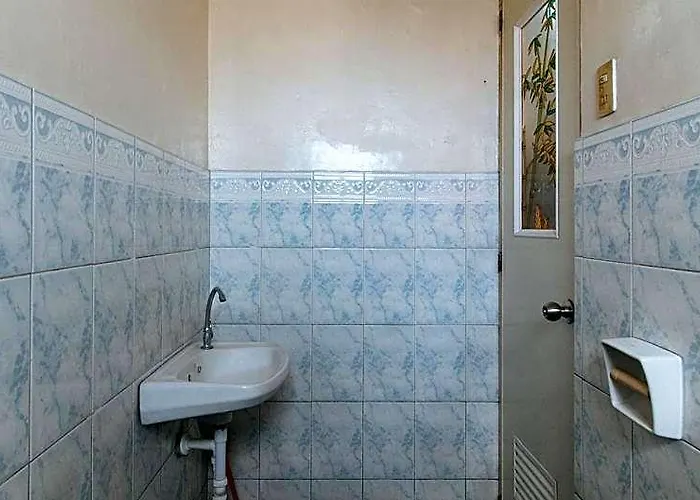 Reddoorz @ Caberto Mansion De Condotel فندق مانيلا