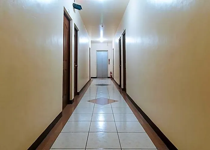 Reddoorz @ Caberto Mansion De Condotel فندق مانيلا
