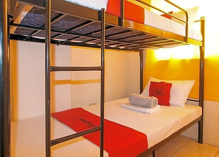 Reddoorz @ Caberto Mansion De Condotel فندق
