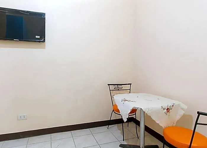 Reddoorz @ Caberto Mansion De Condotel مانيلا